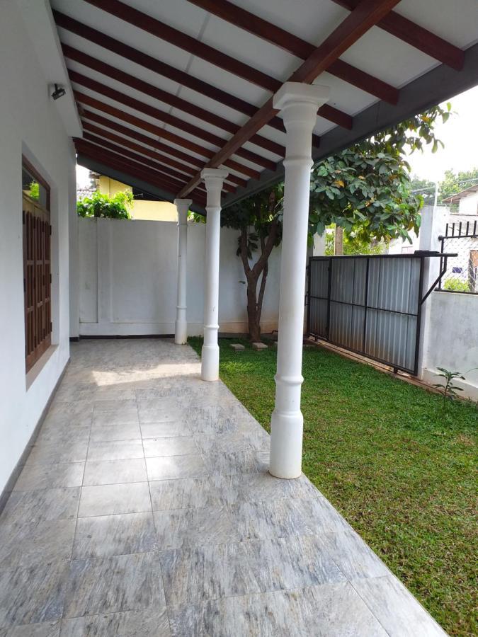 Mangohut Joy Apartamento Anuradhapura Exterior foto